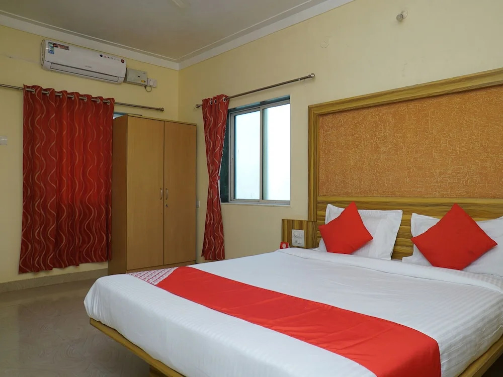OYO 19792 Shivneri Motels