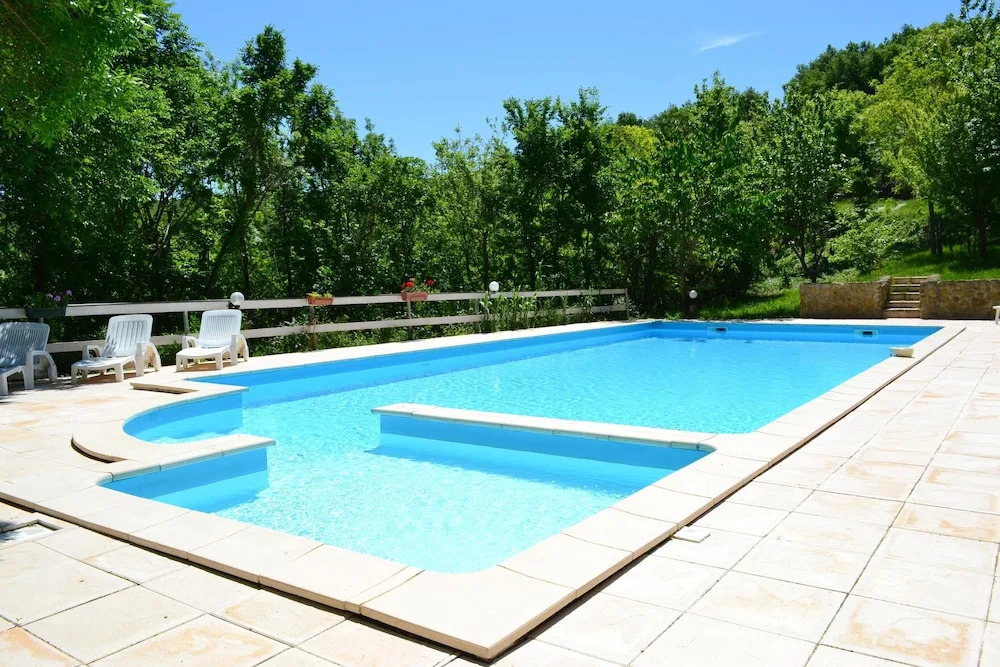 Villa With 5 Bedrooms in Laurac, With Wonderful Mountain View, Pool Ac