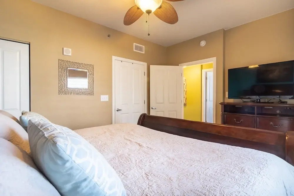 Shores Of Panama 621-sleeps 8, Free Beach Fun! Reserved Parking Space! 2 Bedroom Condo by RedAwning