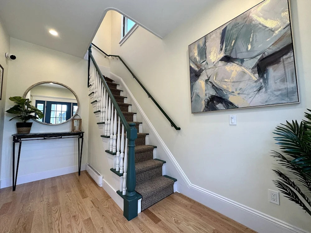 Epic Downtown Newport 6br Whole House W/ Parking 6 Bedroom Home