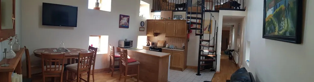 Apartment Sleeps 7 With Mezzanine