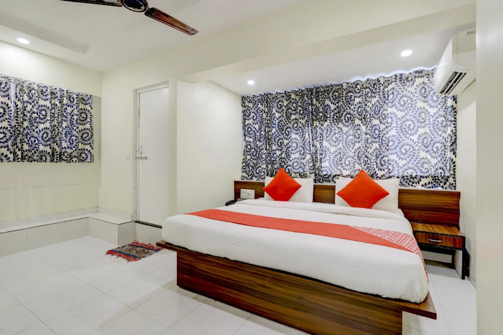 OYO 67789 Hotel Savera