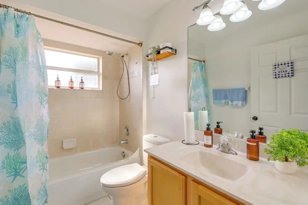 Spacious Backyard! Single-level Port St Lucie Home