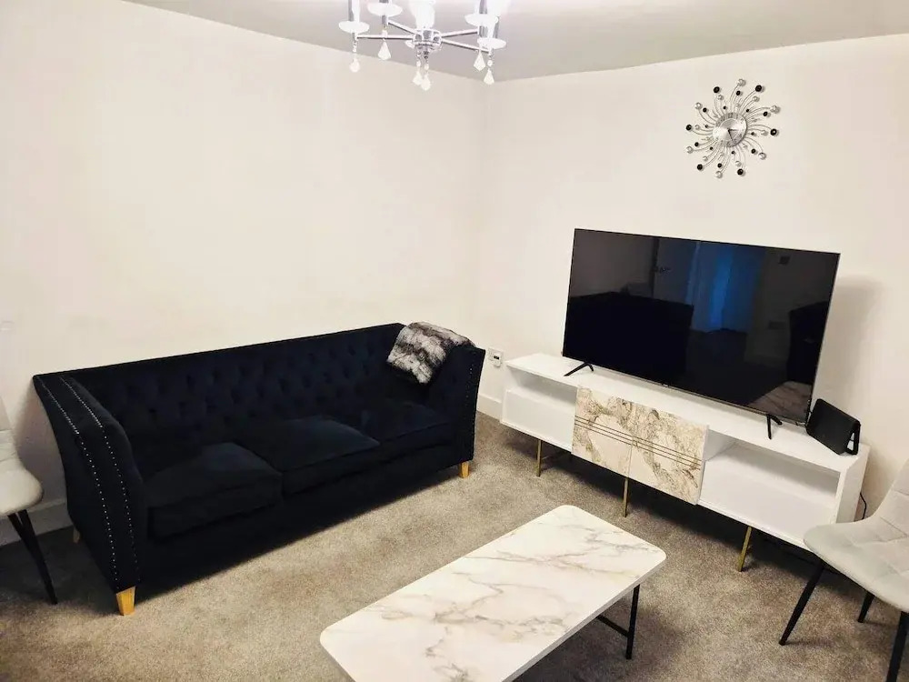 Modern Easedale House - 3 Bed House in Hornchurch