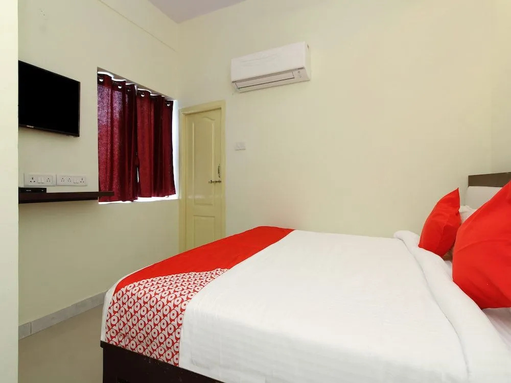 OYO 28743 Golconda Inn