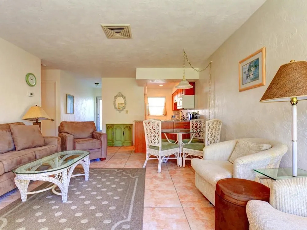 Jamaica Royale 91 - Two Bedroom Condo
