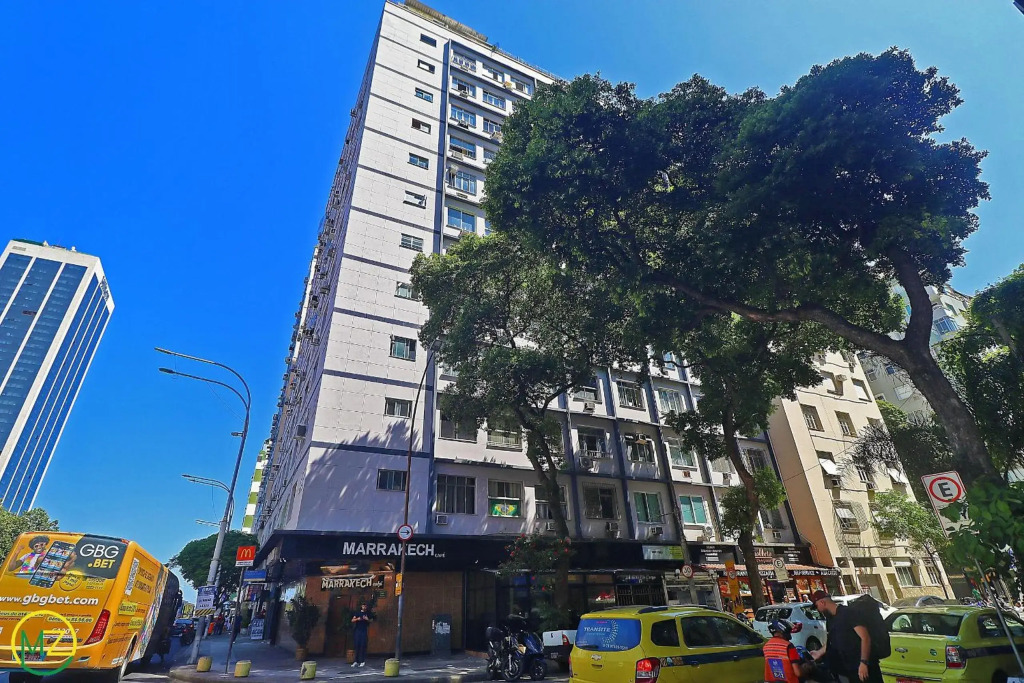 Sala e quarto com 2 banheiros para 5 pessoas em Copacabana!