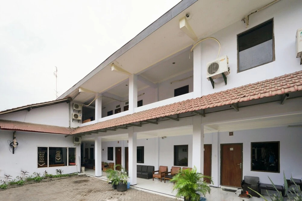 Female Guest House by OYO Rooms