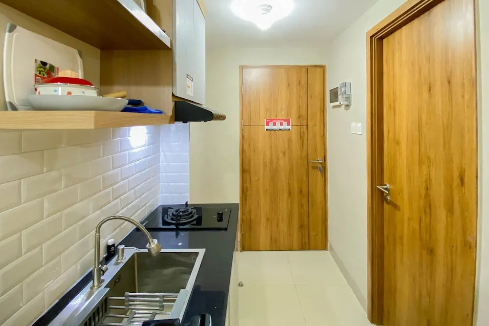 Homey and Well Furnished Studio LRT City Jatibening Apartment