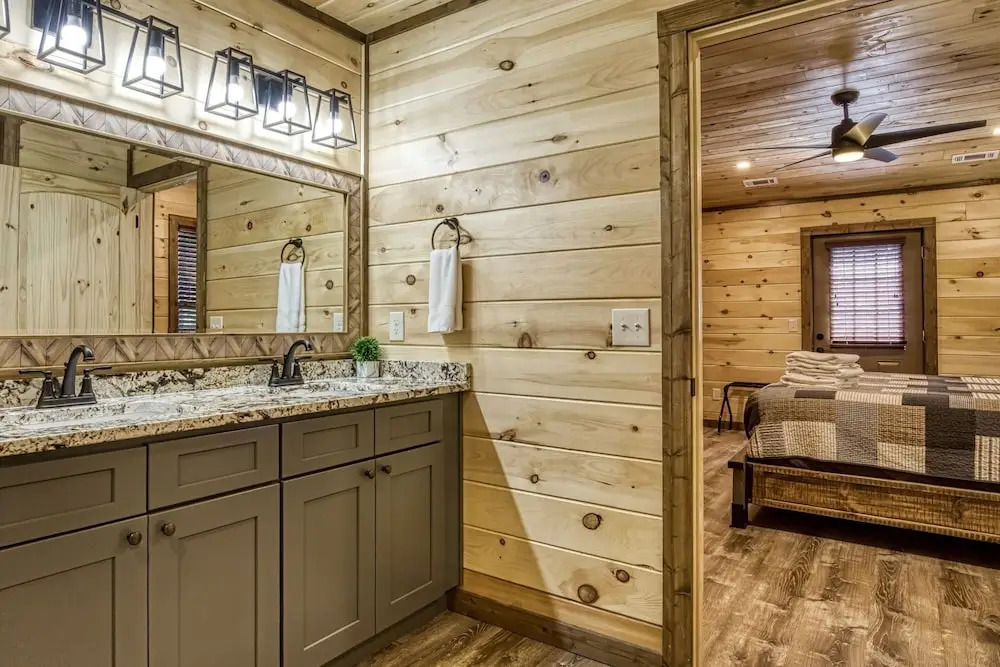 Ern866 - Ole Smoky 3 Bedroom Cabin by RedAwning