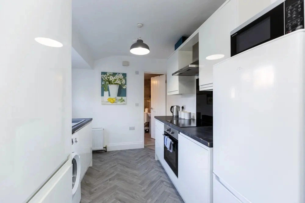Stylish 3BR Home With Parking by University