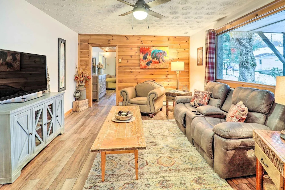 Mountain Retreat < 4 Mi to Downtown Boone!