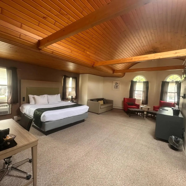 Pictured Rocks Inn and Suites