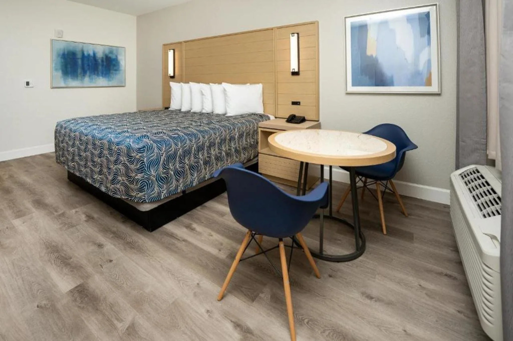 Palace Inn IAH Houston Bush Intercontinental Airport