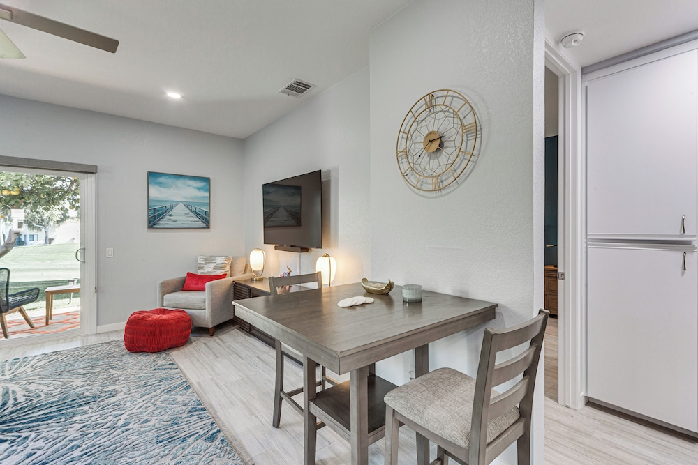 Desert Oasis Close to Palm Springs Attractions!