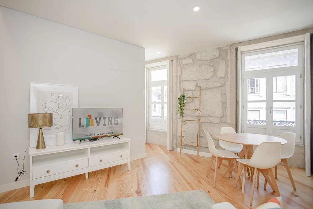 Liiiving - Aliados Stone Apartment
