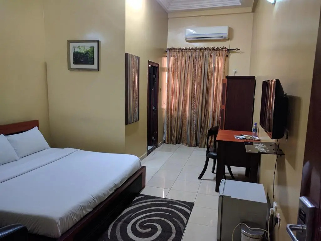 Whitehouse Msquare Hotel