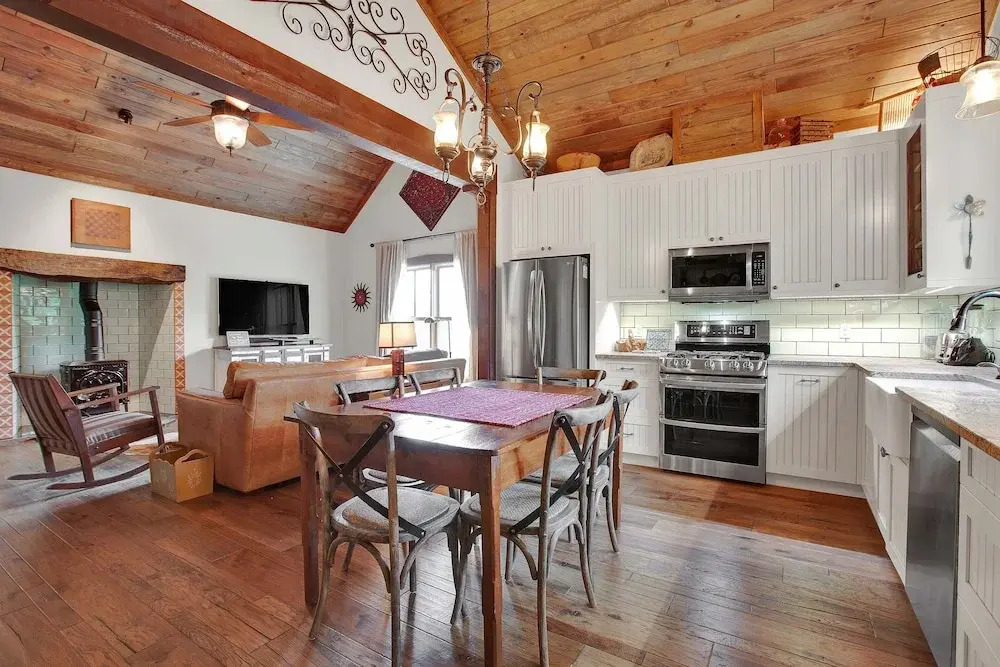 New! Luxury Home Near Main St. w/2 Hottubs&firepit
