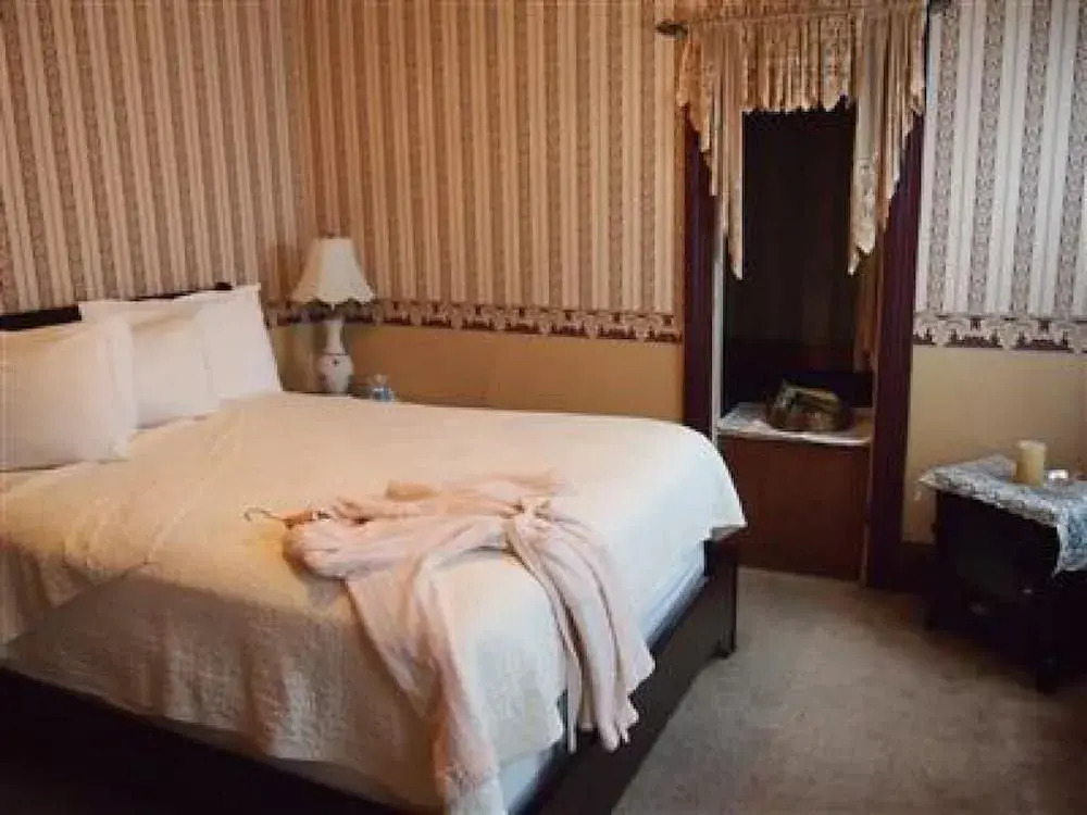 The Maid's Quarters Bed Breakfast & Tearoom