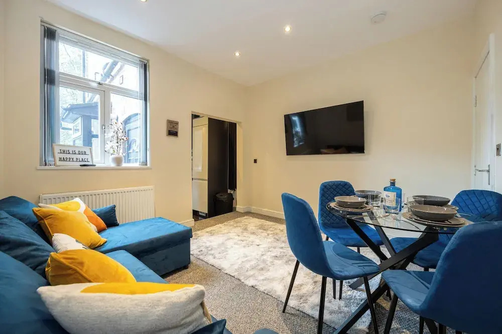 Stunning 3 Bedroom Home in Newcastle-under-lyme With Garden