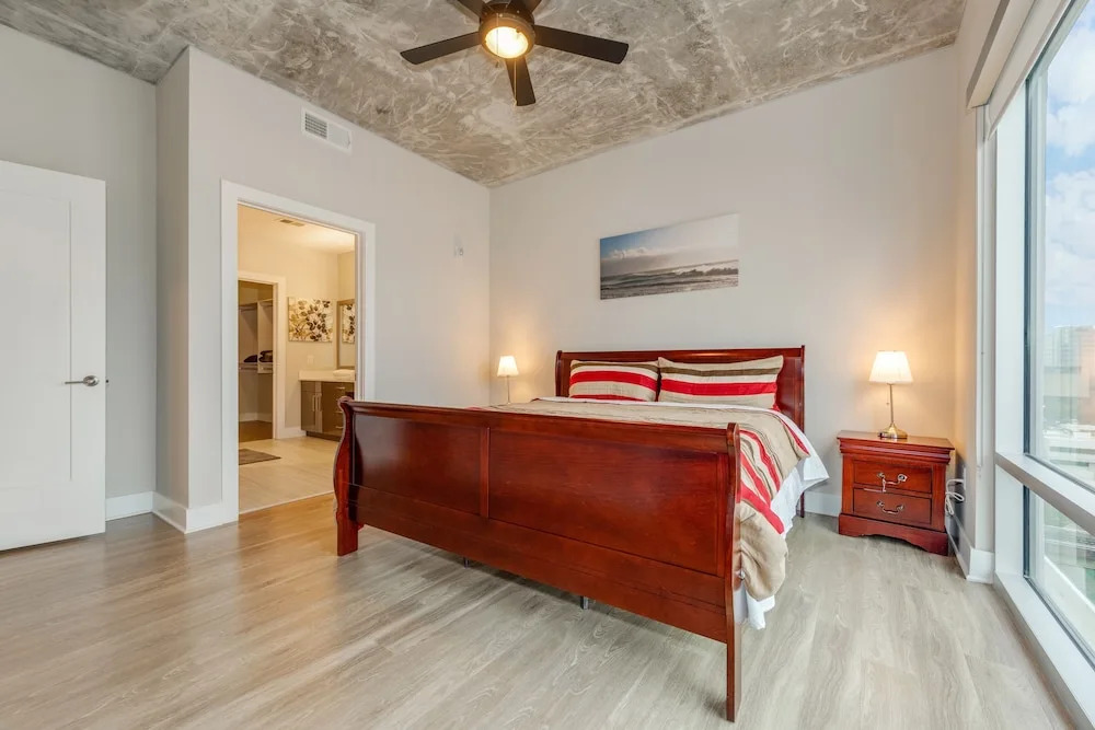 2br Apartment Near Convention Center - No Balcony 2 Bedroom Apts by RedAwning