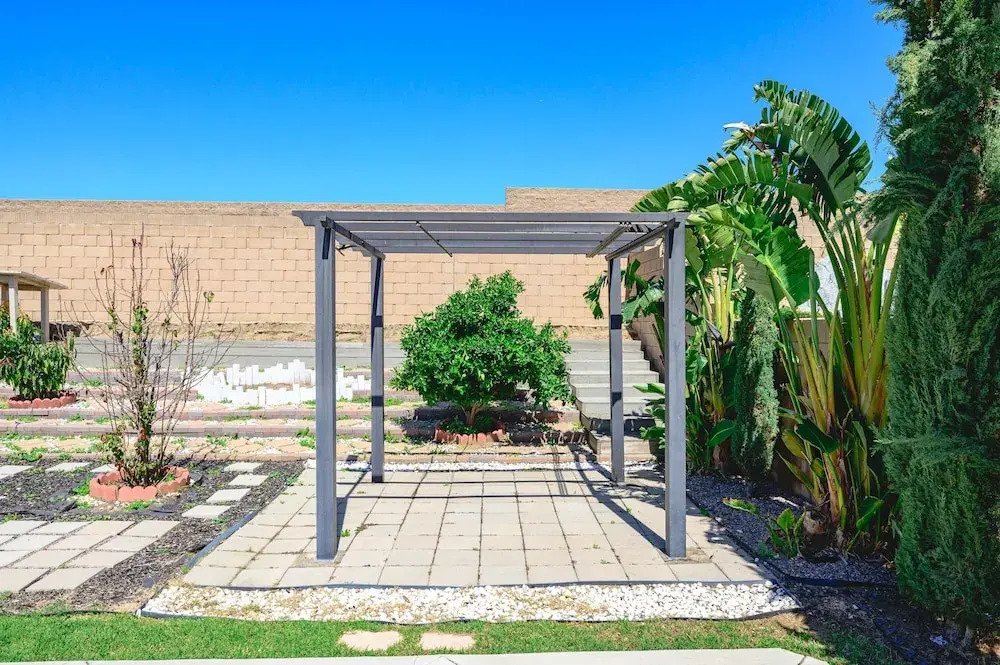 Spacious Family Retreat w Garden Modern Comfort