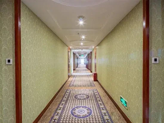 Vienna Hotel(Shenzhen Pingshan High-speed Rail Station & Pingshanwei Metro Station)