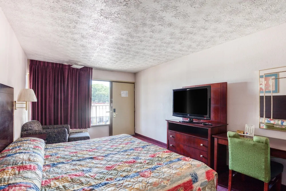 OYO Hotel Decatur I-20 East & Wesley Club Dr