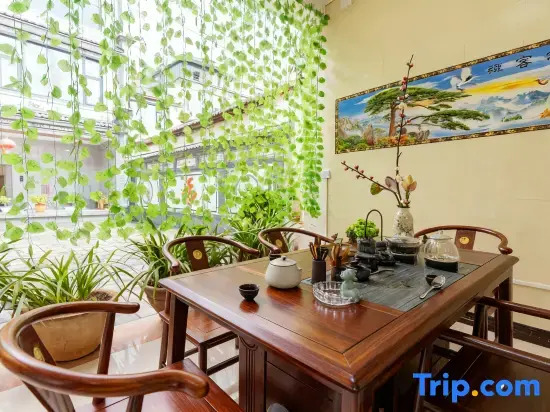 Ruining Snow Mountain View Homestay (Lijiang Sanyi Airport)
