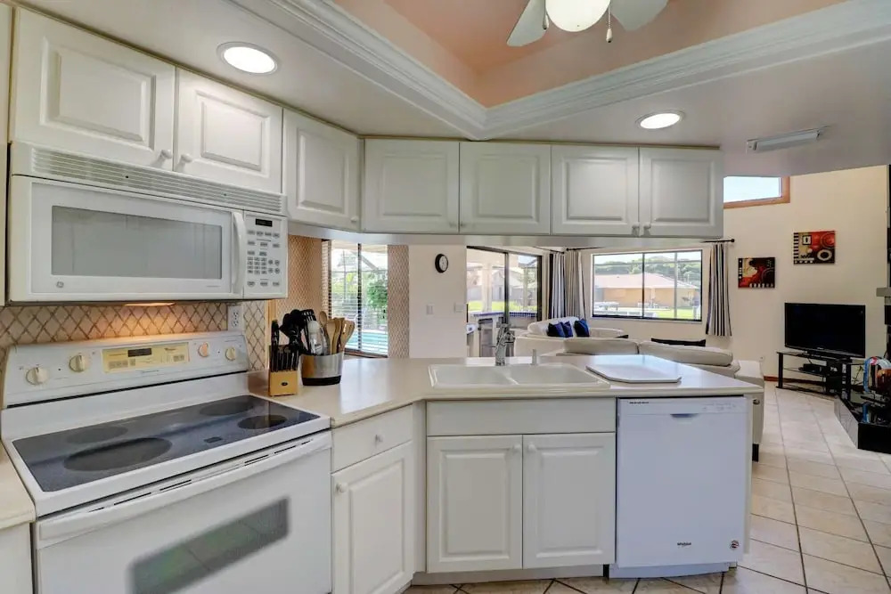 1530 SW 49th Ter