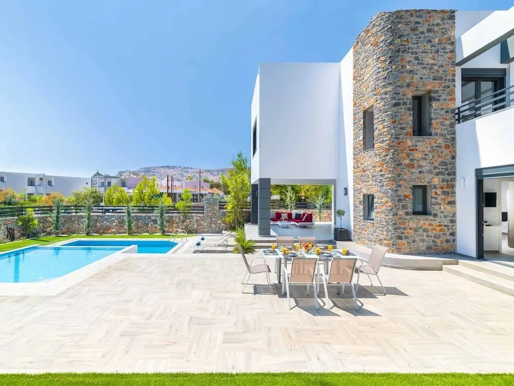 Villa Summer Light
