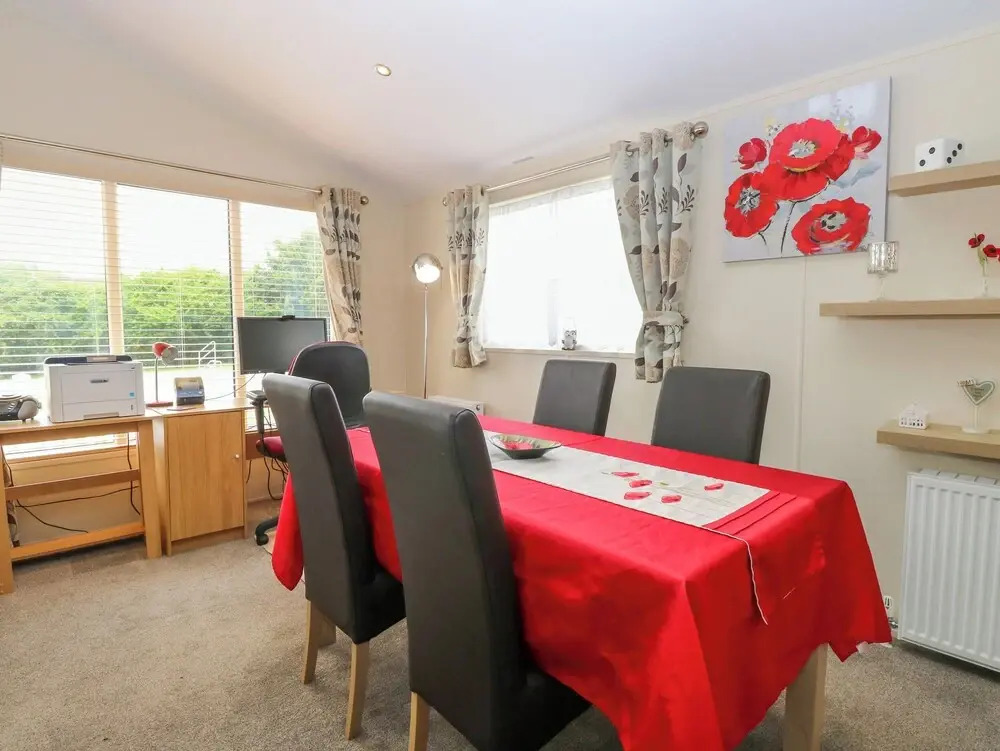 21 Norman Drive Lodge