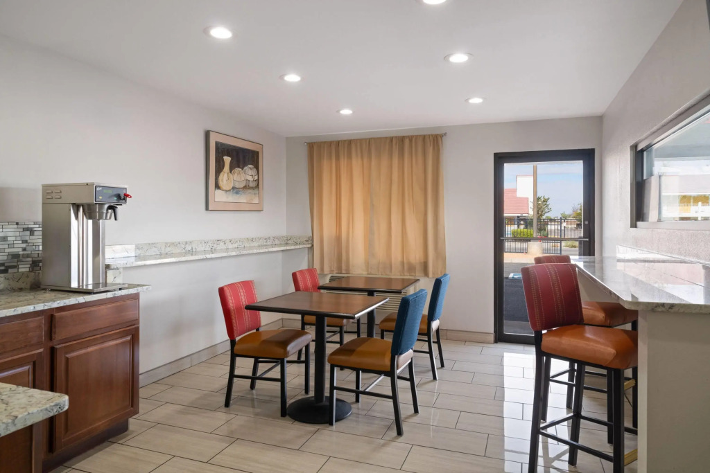 Travelodge by Wyndham Albuquerque West