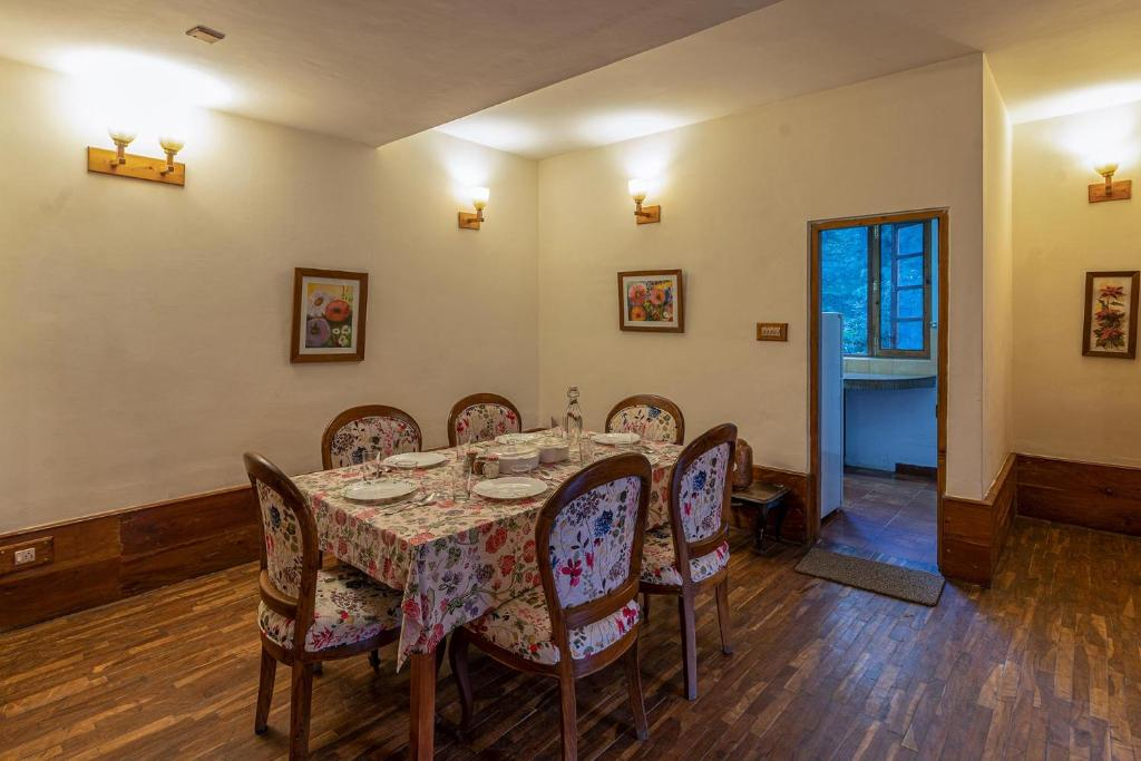StayVista at Casa Bella Vista- Luxury Stay, Central Manali