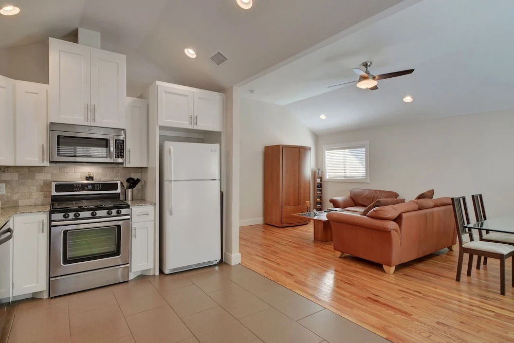 2BR Renovated Austin Coach House by RedAwning