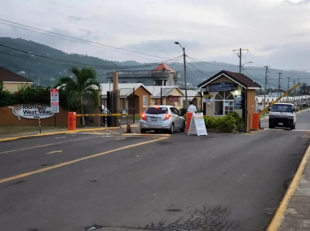 The Rest Stop- Gated Community-24 Hrs Security