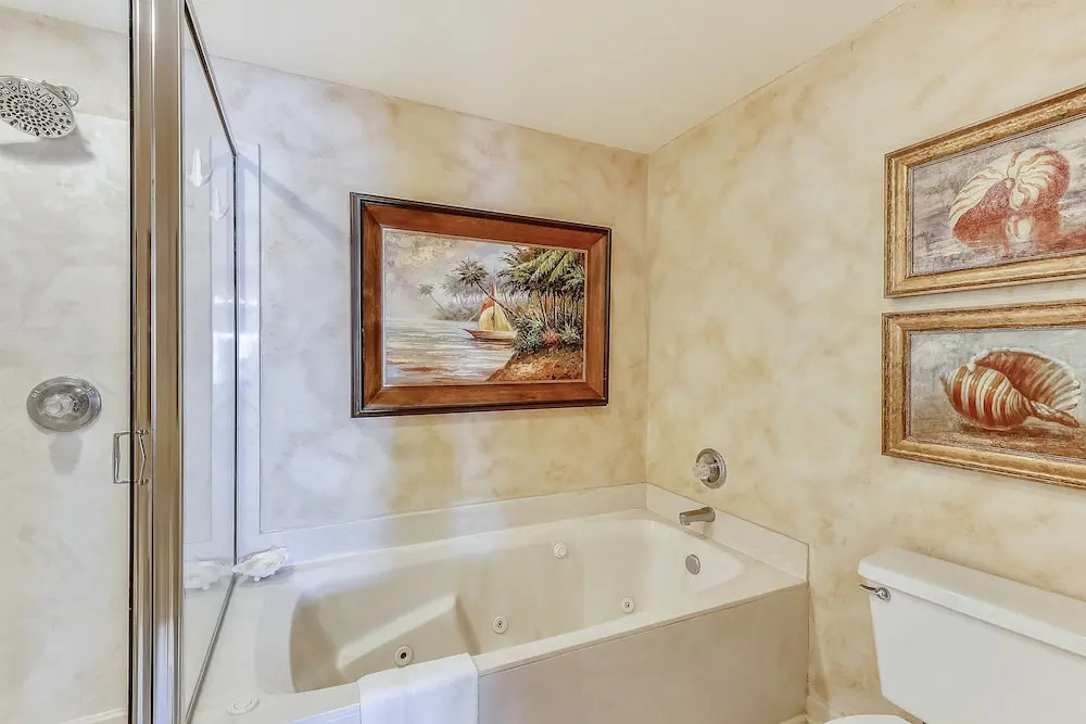Waterview Yacht Club 532 is a 3 BR with Stunning views of the Pass by RedAwning