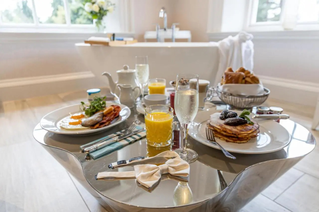 Barnett Hill - Luxury Hotel