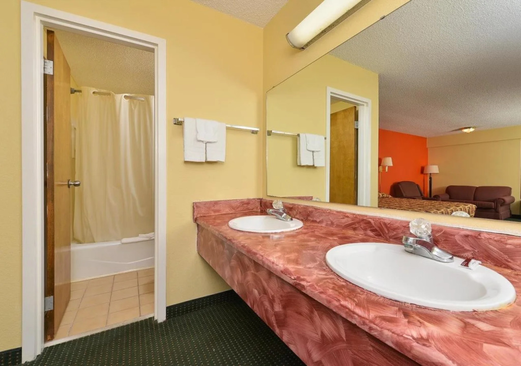 Super Value Inn