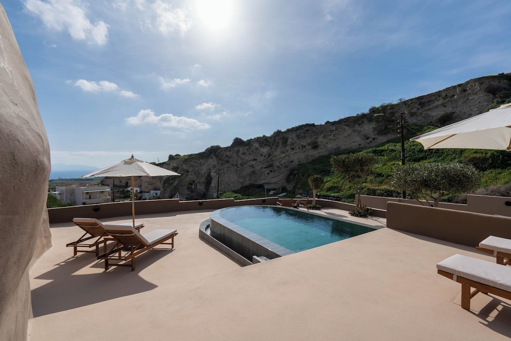 Litheos Santorini Luxury Cave Suites
