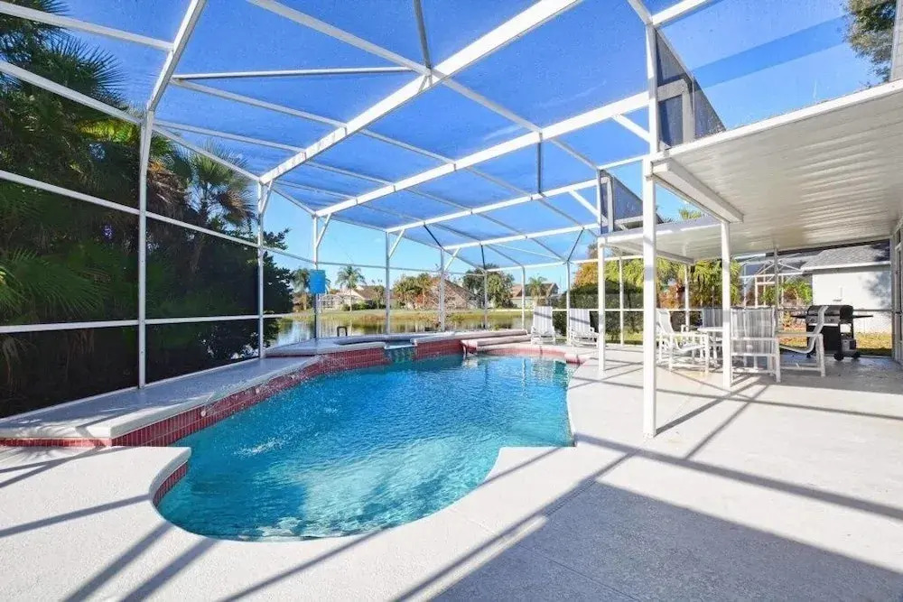 Beautiful Waterfront Home Close To Disney!large Spacious Layout, Pool & Wifi 4 Bedroom Home