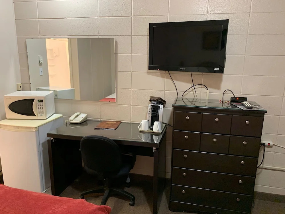 Dauphin Inn Express