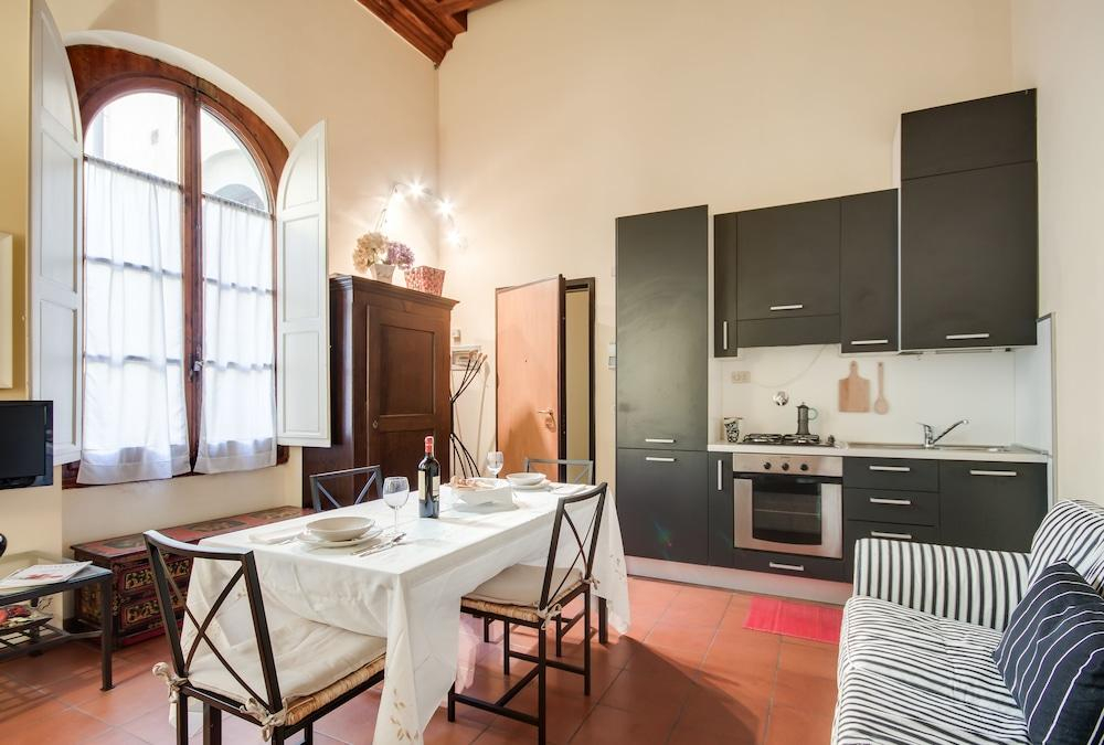 Florence Apartments