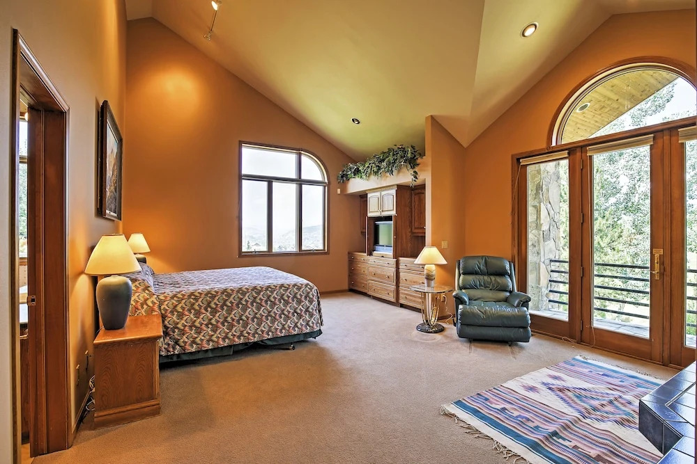 Spacious Home W/mtn Views, 2Mi to Steamboat Resort