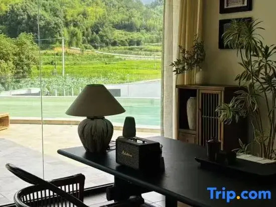 Lotus Mountain Hotel