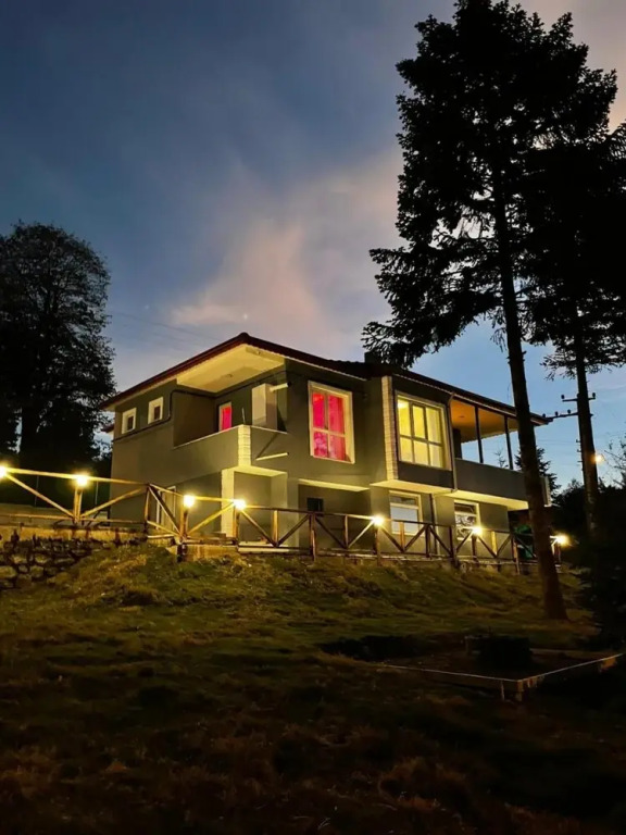 Mesmerizing House With Heated Pool in Sapanca