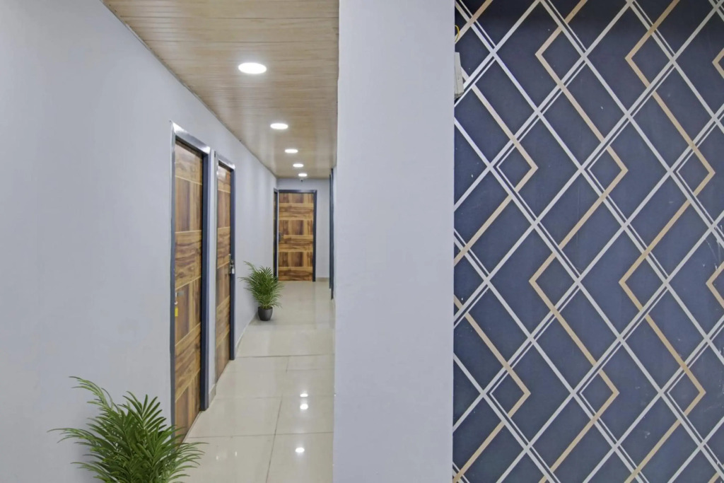 OYO Flagship 70389 Sr Residency