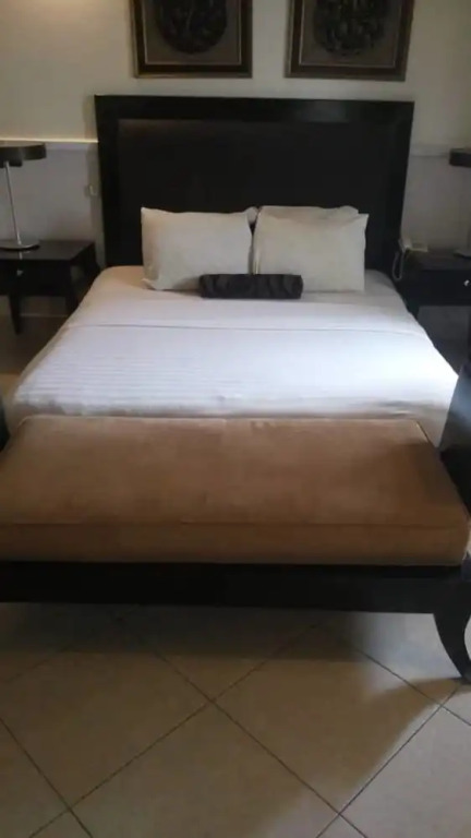 Lagoon Crest Hotel