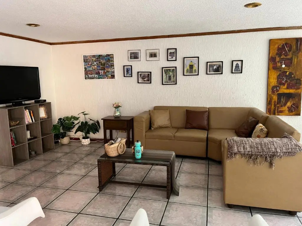 Large full House Close to Angelopolis Area.