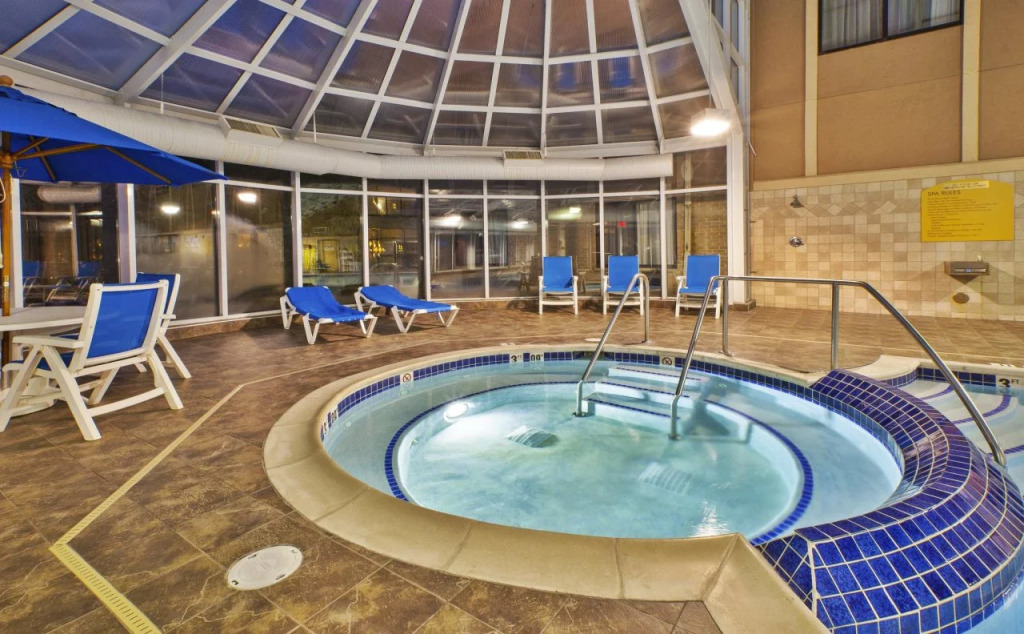 Holiday Inn Express Hotel & Suites - Belleville Area by IHG